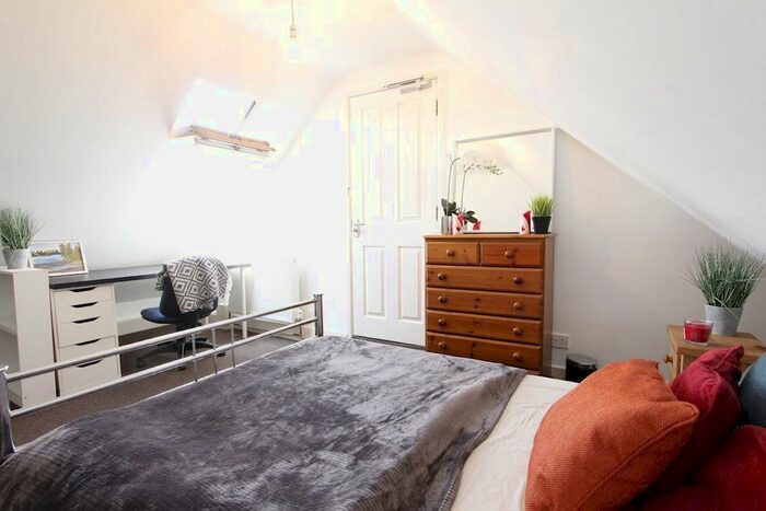 5 Bedroom Flat To Rent In Addington Road, Reading, RG1