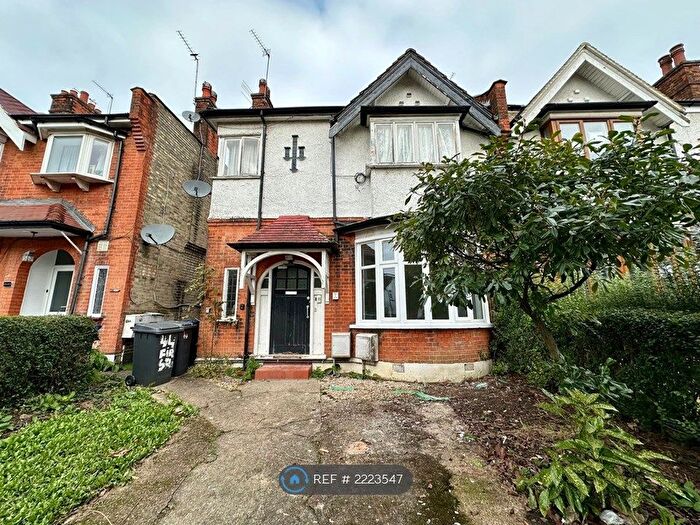 2 Bedroom Flat To Rent In Holdenhurst Avenue, London, N12