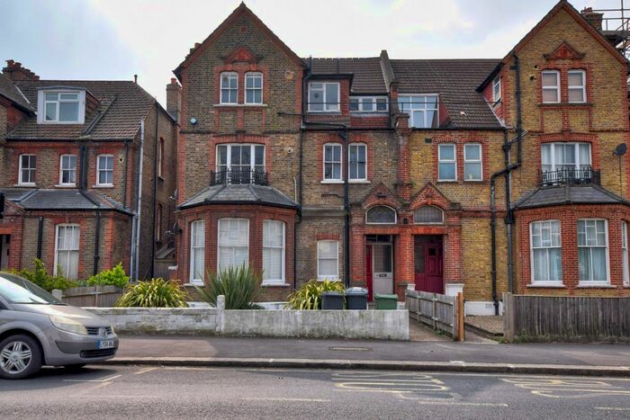 2 Bedroom Flat To Rent In Thornton Avenue, London, SW2