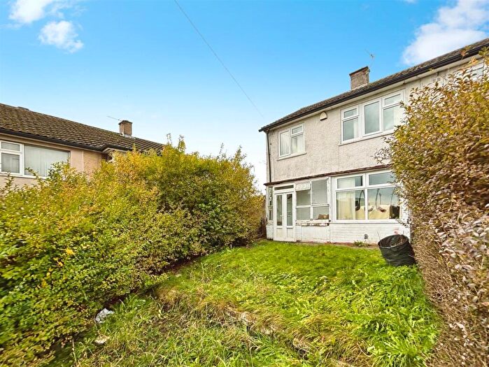 4 Bedroom Semi-Detached House For Sale In Broadstone Way, Bradford, BD4