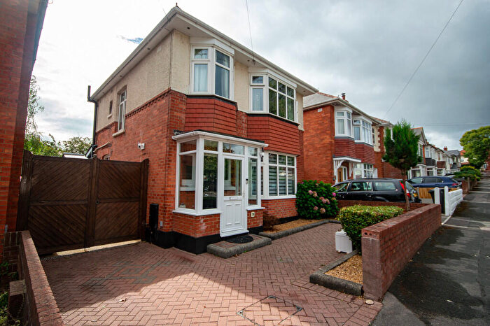 3 Bedroom Detached House For Sale In Redbreast Road, Bournemouth, BH9
