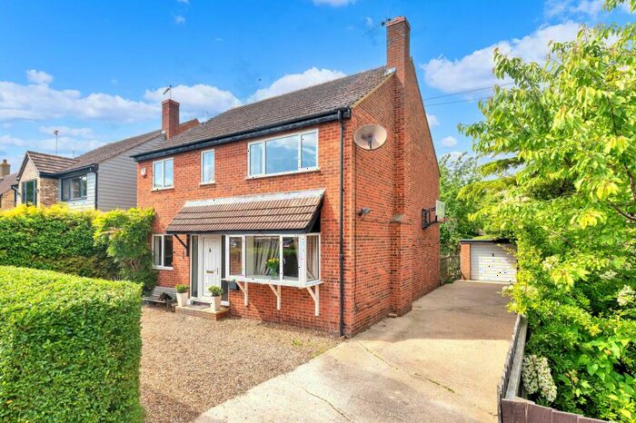 4 Bedroom Detached House For Sale In Clifden Close, Arrington, SG8