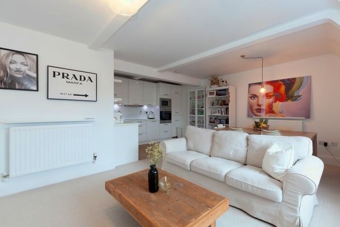 2 Bedroom Flat To Rent In Newbury Street, Wantage, OX12