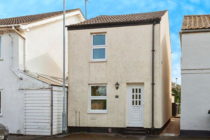 2 Bedroom Detached House For Sale In Claygate, Whittlesey, Peterborough, PE7