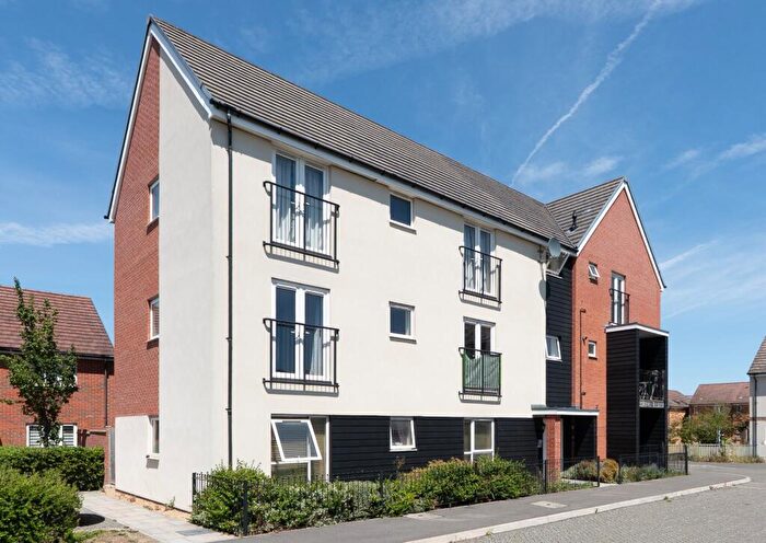 2 Bedroom Apartment For Sale In Elm Park, Didcot, Oxfordshire, OX11