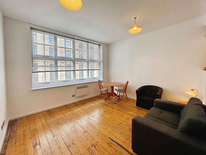 1 Bedroom Flat To Rent In Central Road, Leeds, West Yorkshire, LS1