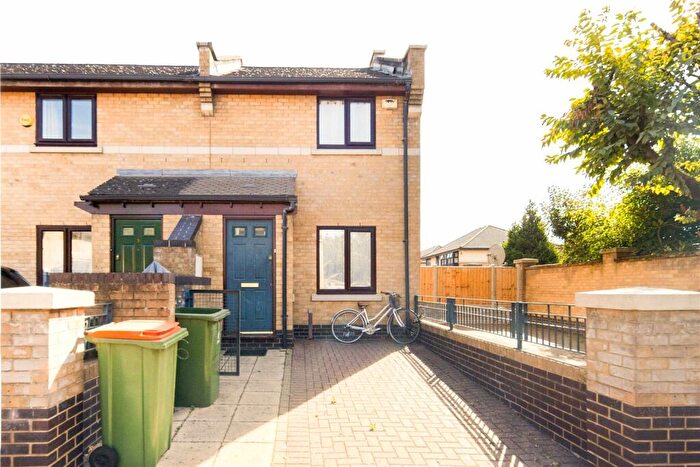 2 Bedroom End Of Terrace House To Rent In Gatcombe Road, Royal Docks, London, E16