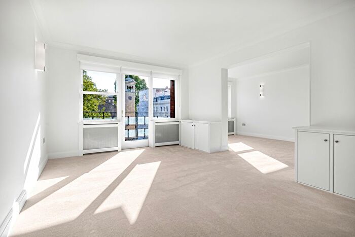3 Bedroom Flat To Rent In Kingston House South, Ennismore Gardens, SW7