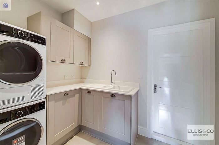 5 Bedroom Semi-Detached House To Rent In Park Chase, Wembley, HA9