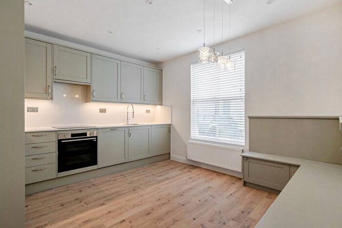 4 Bedroom Semi-detached House To Rent In Alexandra Road, Windsor, SL4