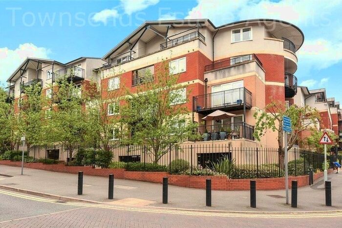 1 Bedroom Flat To Rent In Penn Place, Northway, Rickmansworth, WD3
