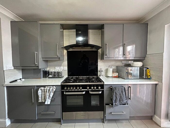 3 Bedroom Semi Detached House To Rent In Hayes, UB4