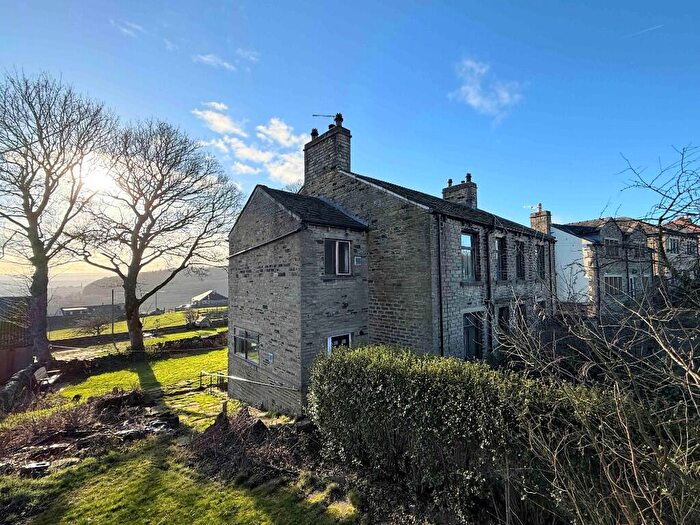 3 Bedroom Semi Detached House For Sale In New Hey Road, Huddersfield, HD3