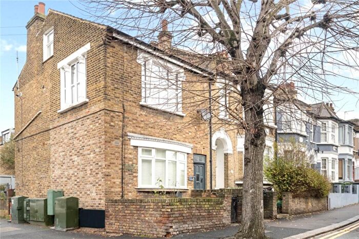 2 Bedroom Flat For Sale In Raglan Road, Walthamstow, London, E17
