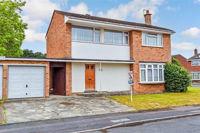 4 Bedroom Link Detached House For Sale In Lamberhurst Road, Maidstone, Allington, Kent, ME16