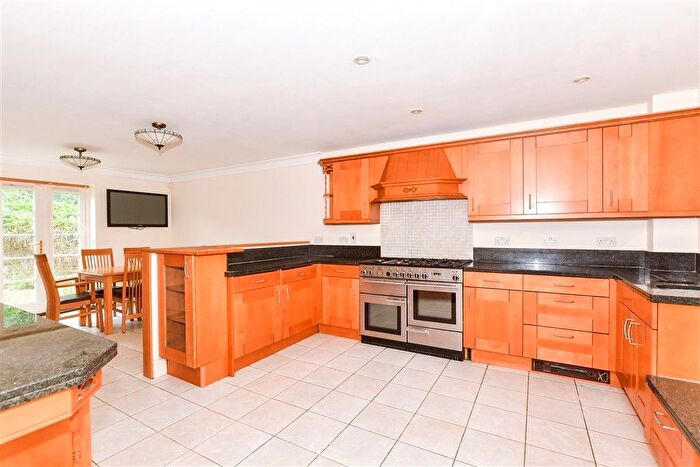 5 Bedroom Town House For Sale In Kendall Avenue, Kings Hill, West Malling, Kent, ME19