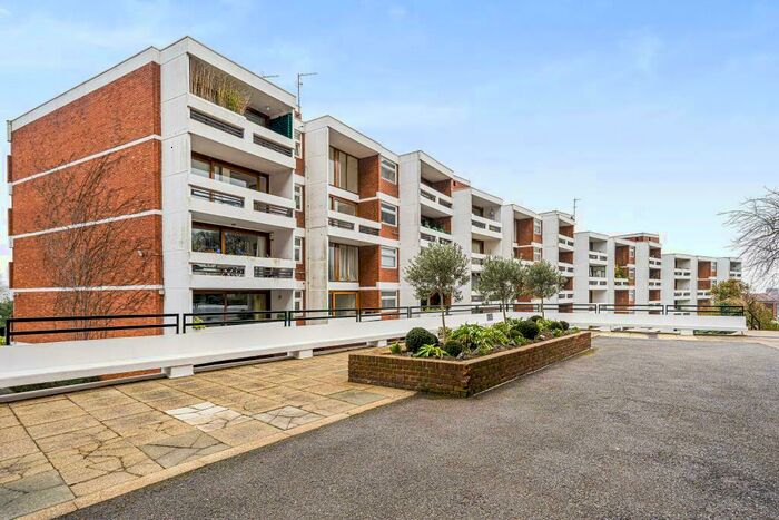 2 Bedroom Apartment To Rent In Southwood Lawn Road, Highgate, N6