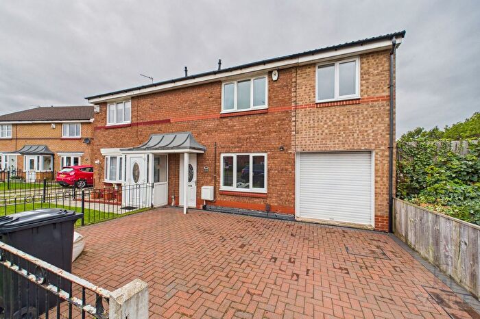 4 Bedroom Semi-detached House To Rent In Hoskins Way, Middlesbrough, TS3