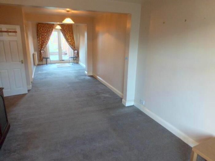 3 Bedroom Property To Rent In Applecroft Road, Luton, LU2