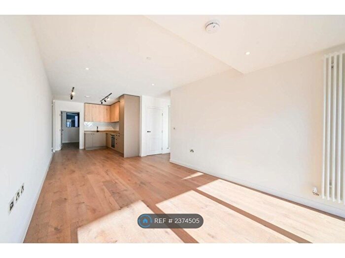 2 Bedroom Flat To Rent In Waters Edge Court, London, E3