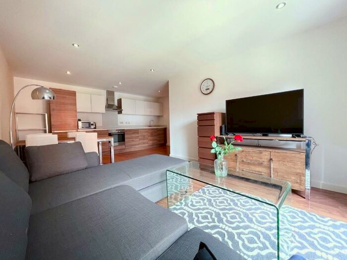 2 Bedroom Apartment To Rent In Sillavan Way, Manchester, Greater Manchester, M3
