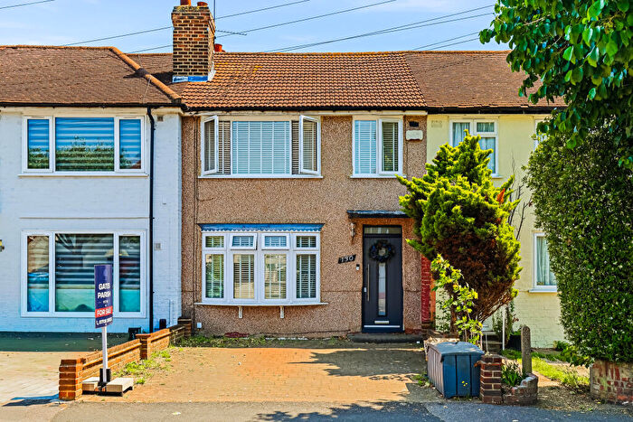 3 Bedroom Terraced House For Sale In Benhurst Avenue. Elm Park, RM12