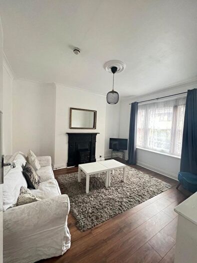 8 Bedroom Terraced House To Rent In Sidney Street, London, E1