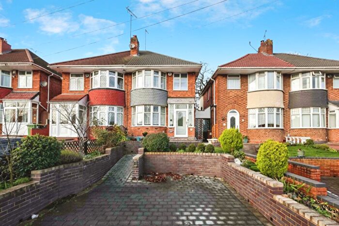 3 Bedroom Semi Detached House For Sale In Wagon Lane, Solihull, B92