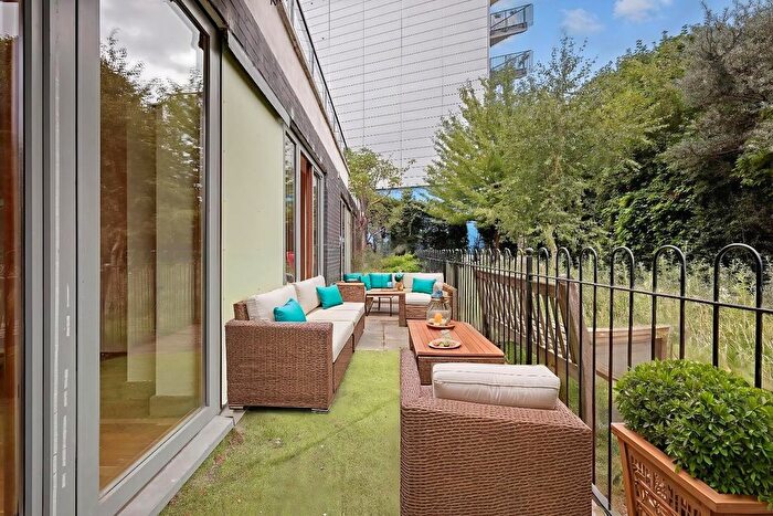 2 Bedroom Flat For Sale In Ink Court, Bow, E3