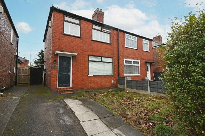 3 Bedroom Semi Detached House For Sale In Higher Croft, Eccles, M30