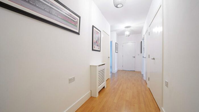 2 Bedroom Flat For Sale In Firwood Lane, Romford, RM3