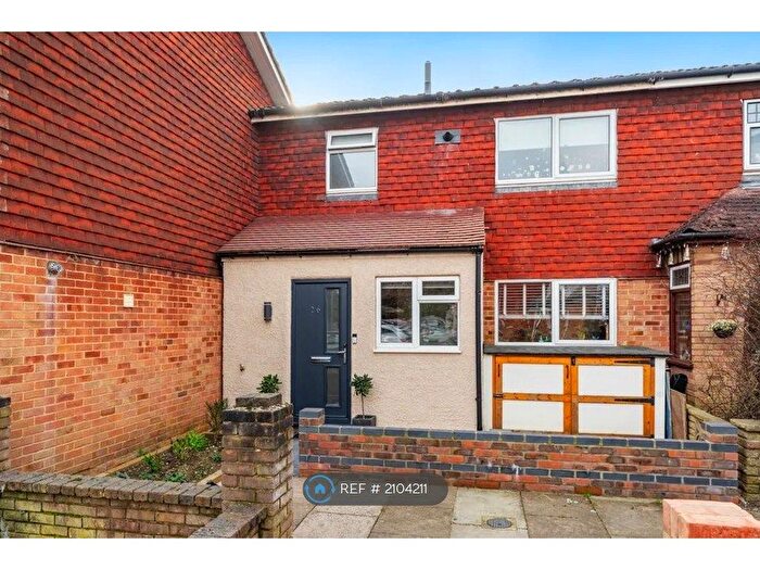 3 Bedroom Terraced House To Rent In Twickenham Close, Croydon, CR0