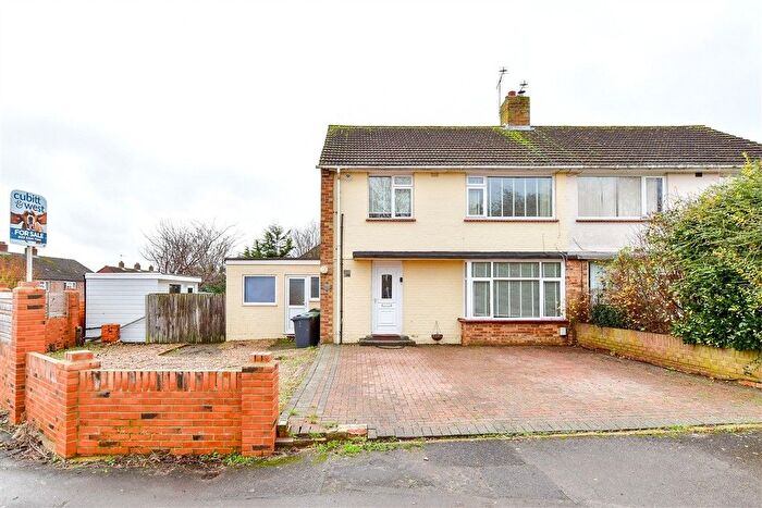 3 Bedroom Semi Detached House For Sale In Mill Road, Waterlooville, Hampshire, PO7