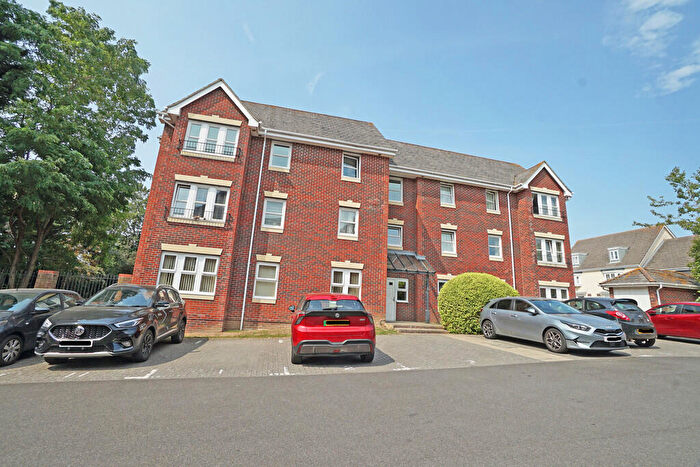 2 Bedroom Apartment To Rent In Oysell Gardens, Fareham, PO16