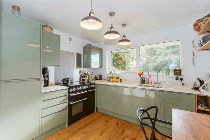 2 Bedroom Apartment To Rent In Knoll Court, Knoll Hill, Bristol, BS9