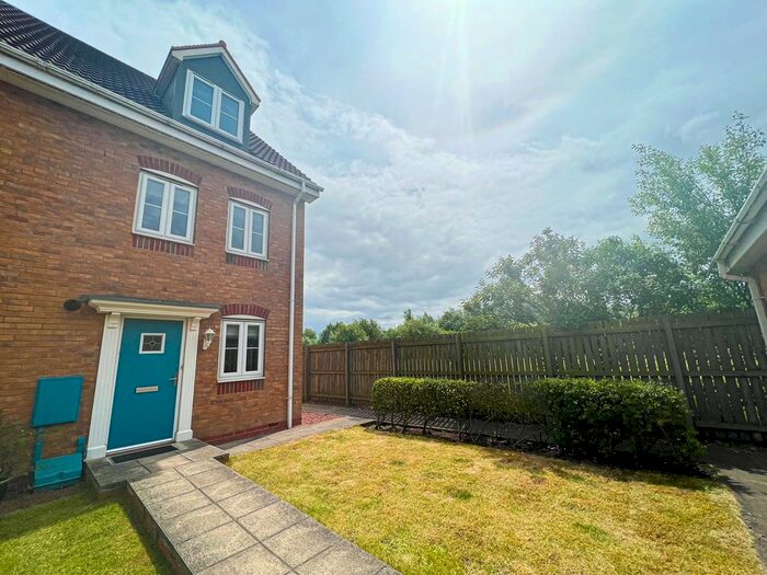4 Bedroom End Of Terrace House To Rent In Lapwing Way, Scunthorpe, DN16