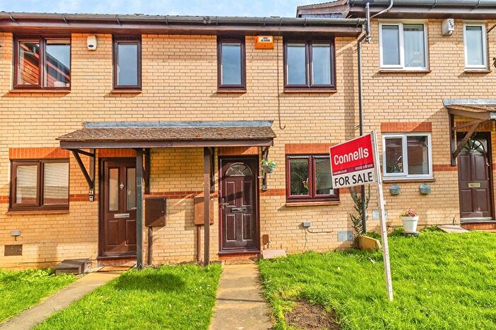 2 Bedroom Terraced House For Sale In Pettingrew Close, Walnut Tree, Milton Keynes, MK7