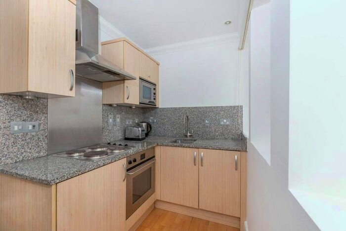 Studio To Rent In Trinity Square, Tower Hill, London, EC3N