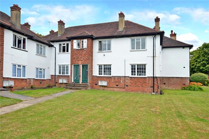 2 Bedroom Flat For Sale In The Maisonettes, Alberta Avenue, Cheam, Sutton, SM1