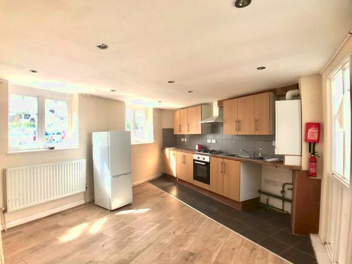 2 Bedroom Flat To Rent In Victoria Street, High Wycombe HP11