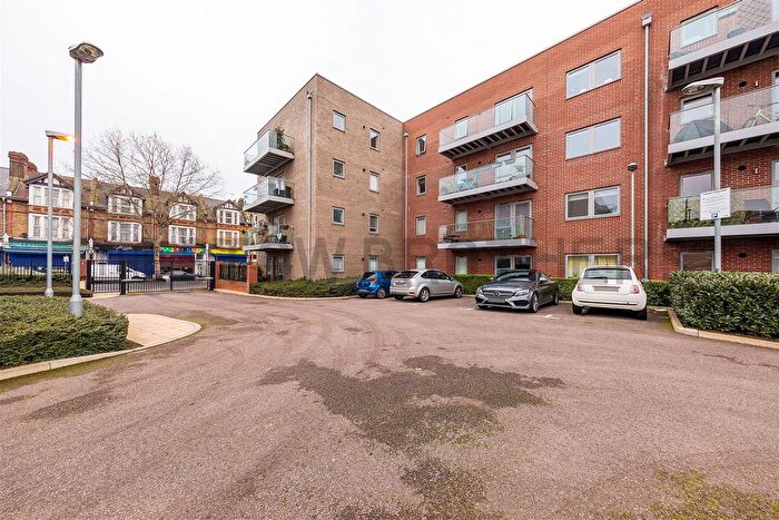 2 Bedroom Flat To Rent In High Road Leyton, London, E10