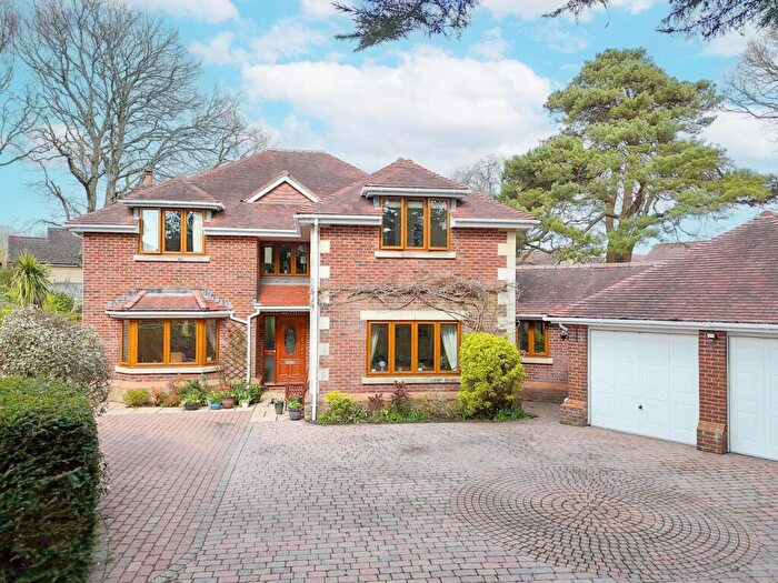 4 Bedroom Detached House For Sale In Hermitage Close, New Milton, BH25