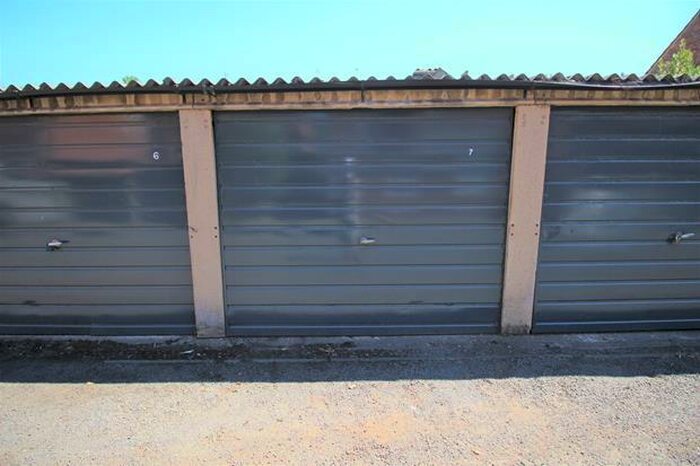 Garage / Parking To Rent In Bushmead Ave, Bedford, MK40