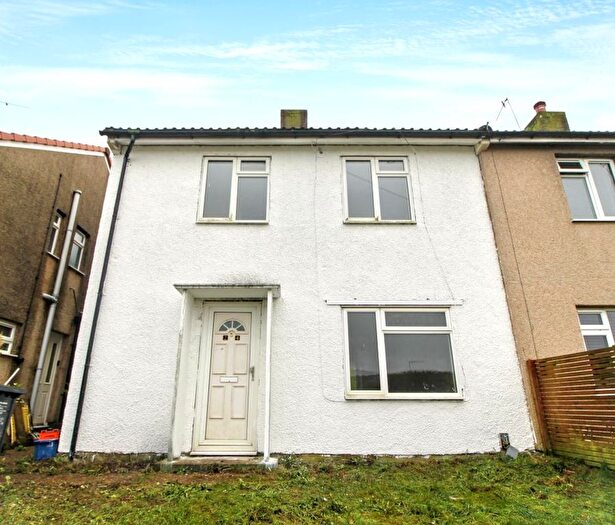 3 Bedroom Semi-Detached House For Sale In Staplefield Drive, Brighton, BN2