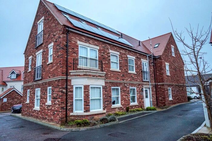 1 Bedroom Flat To Rent In Albany Mews, Leigh-On-Sea SS9