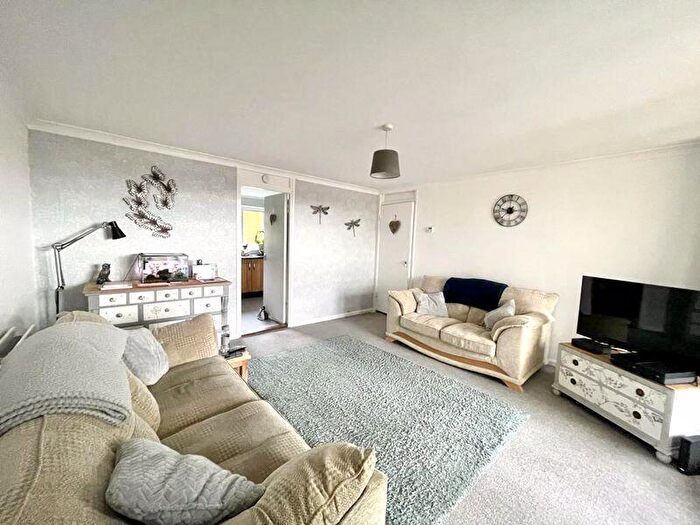 2 Bedroom Flat To Rent In Chidham Close, Havant, PO9