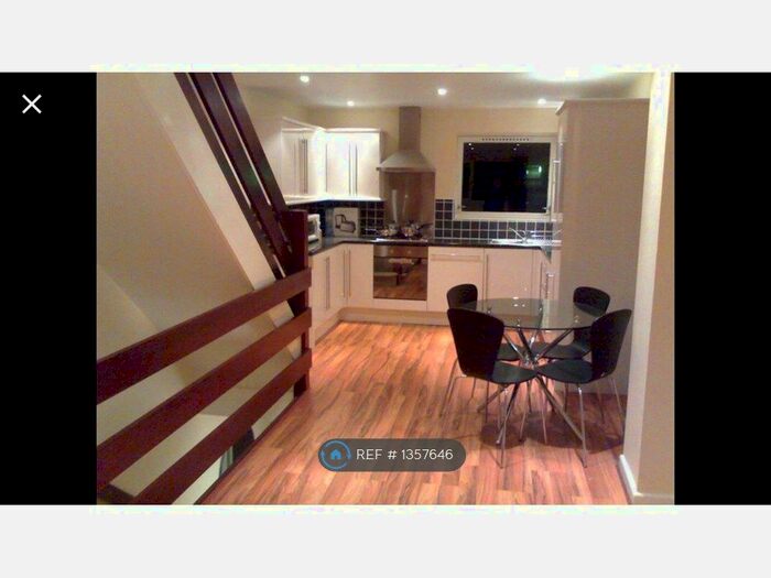 4 Bedroom Terraced House To Rent In Capstan Square, London, E14