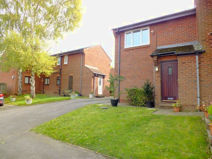 1 Bedroom Ground Flat To Rent In Swallow Close, Shadwell, Leeds, LS17