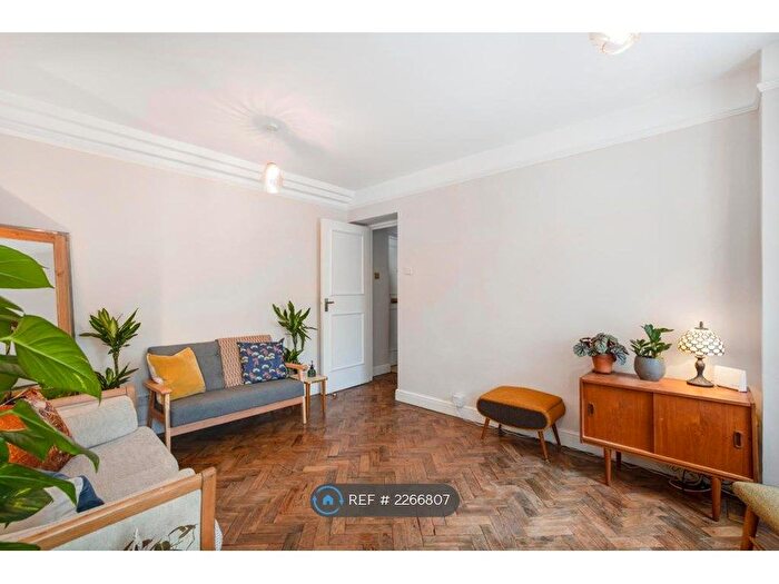 1 Bedroom Flat To Rent In The Cloisters, London, E1