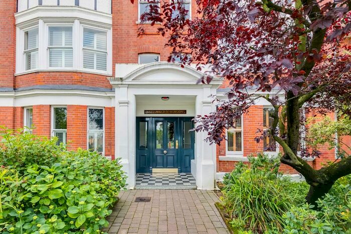 3 Bedroom Flat To Rent In Castelnau, Barnes, London, SW13